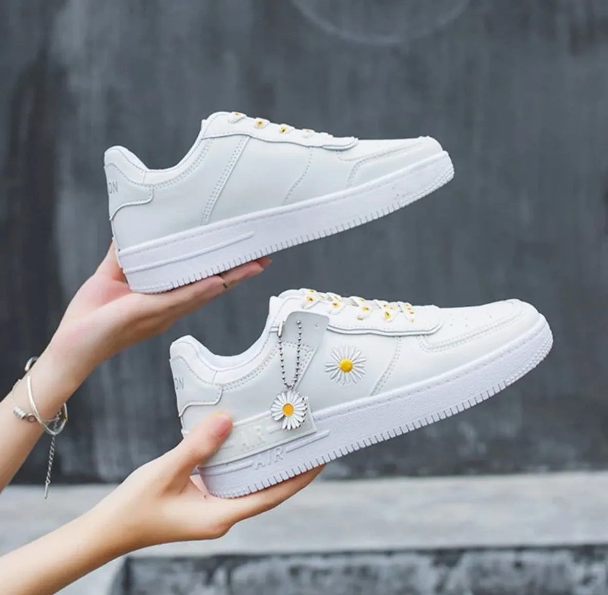 Heidi-Mode - Flache Sportschuhe zum Schnüren