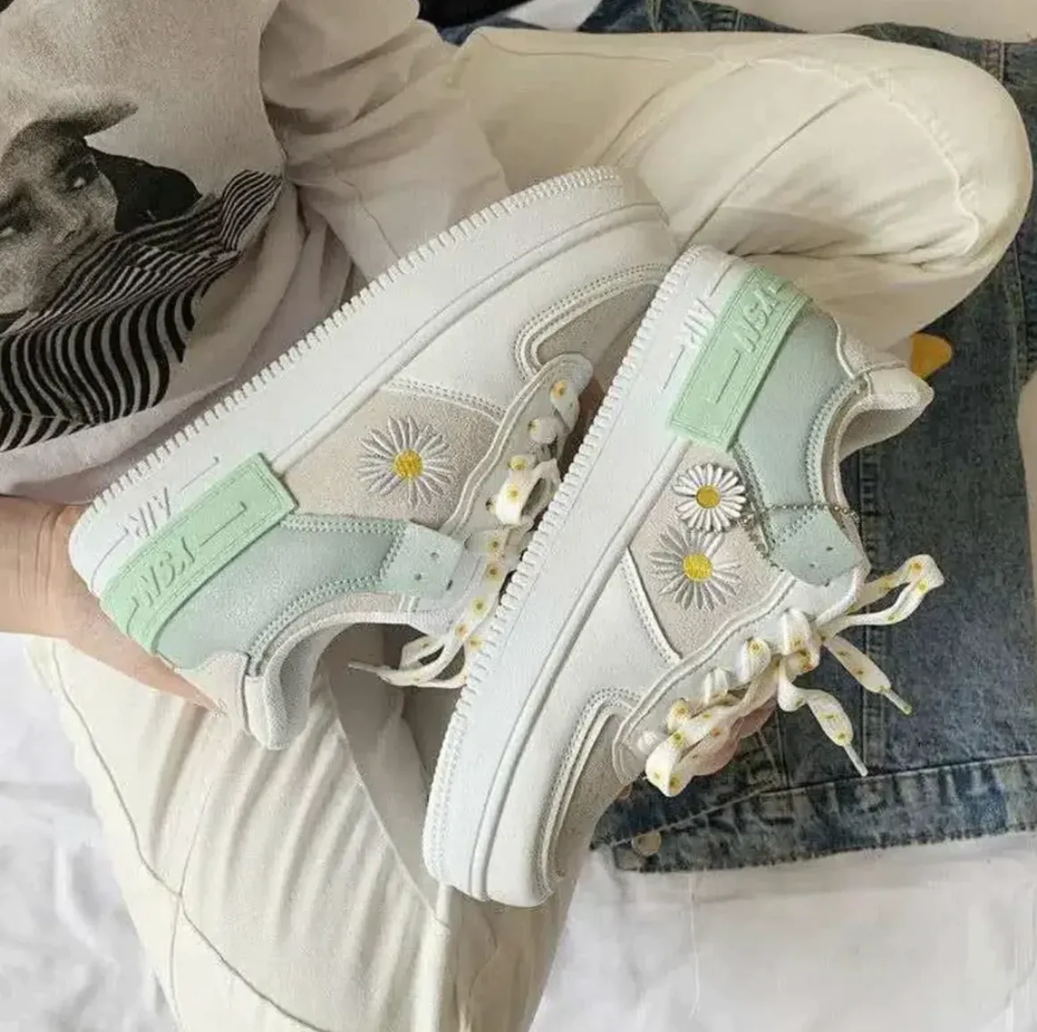 Heidi-Mode - Flache Sportschuhe zum Schnüren