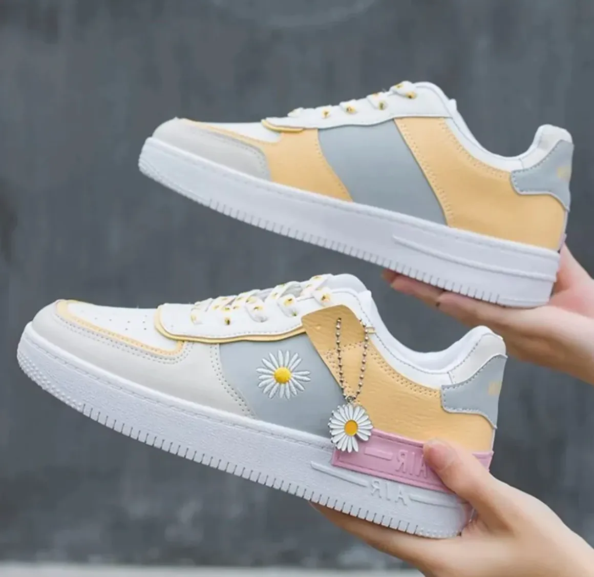 Heidi-Mode - Flache Sportschuhe zum Schnüren